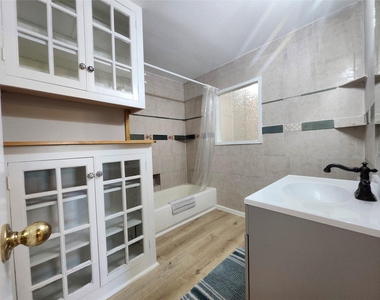 4702 Oak Street - Photo Thumbnail 22