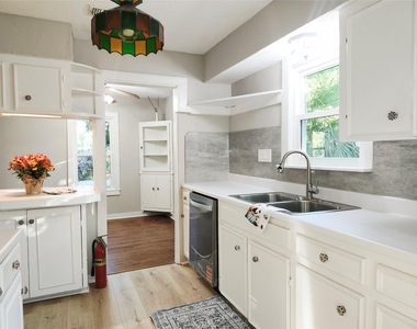 4702 Oak Street - Photo Thumbnail 12