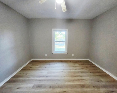 4702 Oak Street - Photo Thumbnail 23