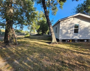 4702 Oak Street - Photo Thumbnail 4