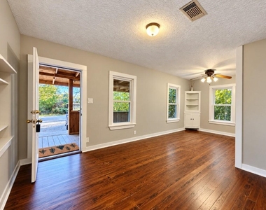 4702 Oak Street - Photo Thumbnail 6