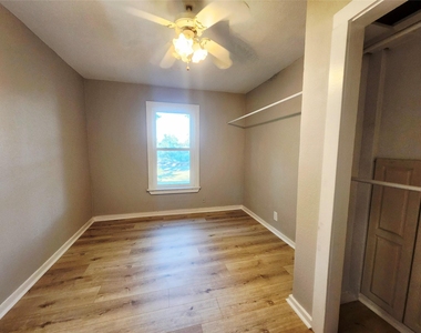 4702 Oak Street - Photo Thumbnail 24