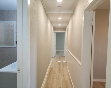 4702 Oak Street - Photo Thumbnail 20