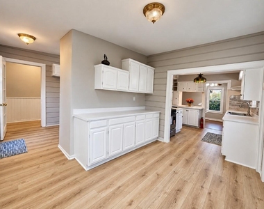 4702 Oak Street - Photo Thumbnail 14
