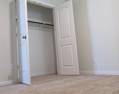 9007 Beacon Mill Drive - Photo Thumbnail 12