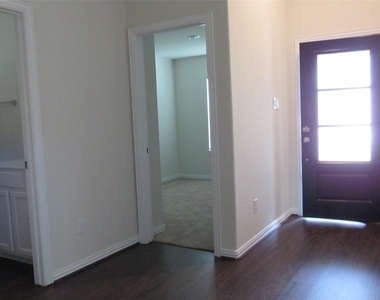 9007 Beacon Mill Drive - Photo Thumbnail 3