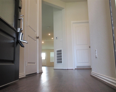9007 Beacon Mill Drive - Photo Thumbnail 5