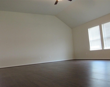 9007 Beacon Mill Drive - Photo Thumbnail 7