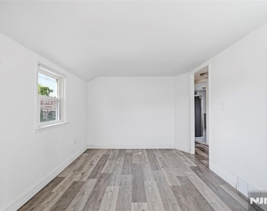76 Schuyler - Photo Thumbnail 12