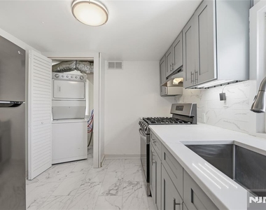 76 Schuyler - Photo Thumbnail 1