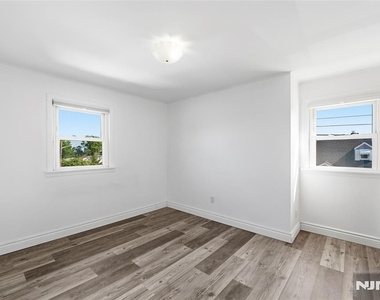 76 Schuyler - Photo Thumbnail 8