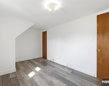 76 Schuyler - Photo Thumbnail 5