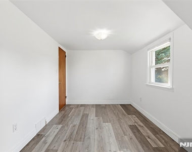 76 Schuyler - Photo Thumbnail 6