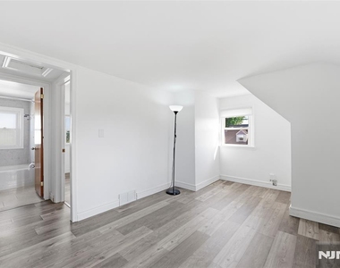 76 Schuyler - Photo Thumbnail 11