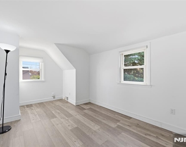 76 Schuyler - Photo Thumbnail 10