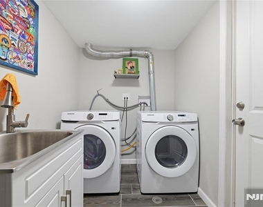 279 Ridgewood - Photo Thumbnail 12