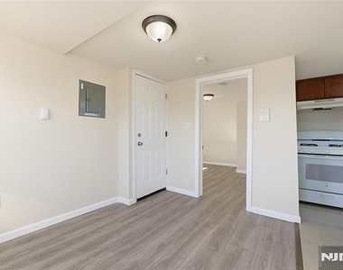 279 Ridgewood - Photo Thumbnail 2