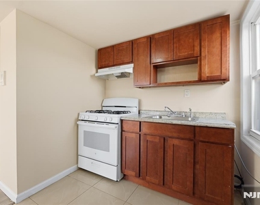 279 Ridgewood - Photo Thumbnail 10