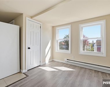279 Ridgewood - Photo Thumbnail 1