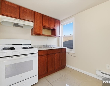 279 Ridgewood - Photo Thumbnail 9