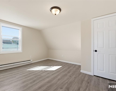 279 Ridgewood - Photo Thumbnail 4