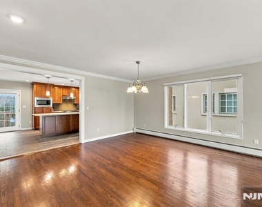456 Glen - Photo Thumbnail 4