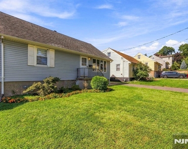 454 Lasalle - Photo Thumbnail 1