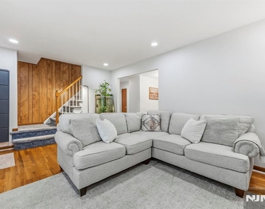 454 Lasalle - Photo Thumbnail 5
