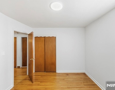 454 Lasalle - Photo Thumbnail 10