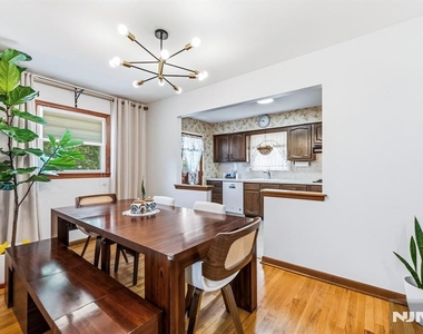 454 Lasalle - Photo Thumbnail 3