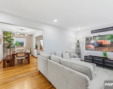 454 Lasalle - Photo Thumbnail 6