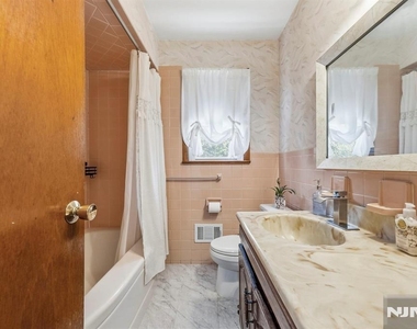 454 Lasalle - Photo Thumbnail 15