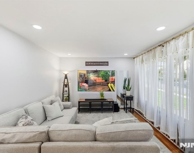 454 Lasalle - Photo Thumbnail 8