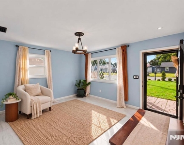 535 Holly Village - Photo Thumbnail 8