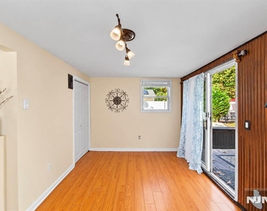 535 Holly Village - Photo Thumbnail 18