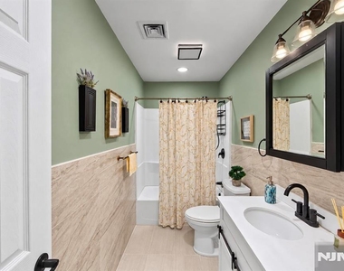 535 Holly Village - Photo Thumbnail 23