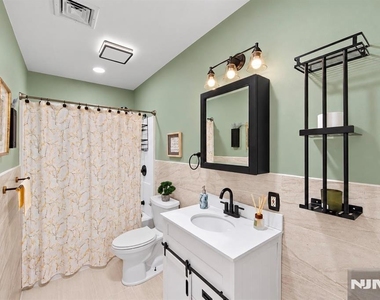 535 Holly Village - Photo Thumbnail 24