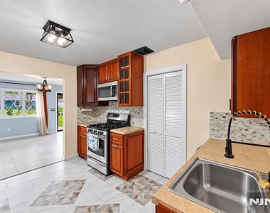535 Holly Village - Photo Thumbnail 14