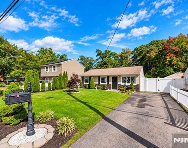 535 Holly Village - Photo Thumbnail 3