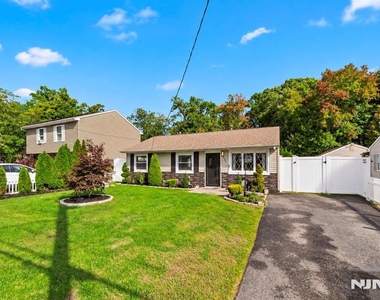 535 Holly Village - Photo Thumbnail 4