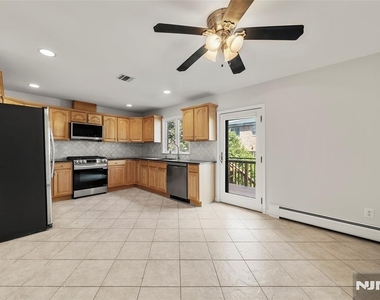 229 Franklin - Photo Thumbnail 8
