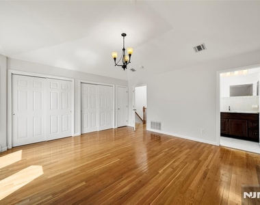 229 Franklin - Photo Thumbnail 14