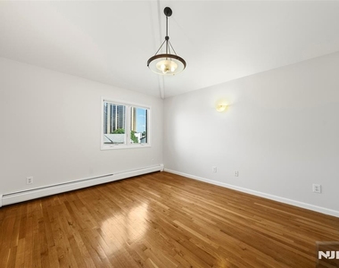 229 Franklin - Photo Thumbnail 18