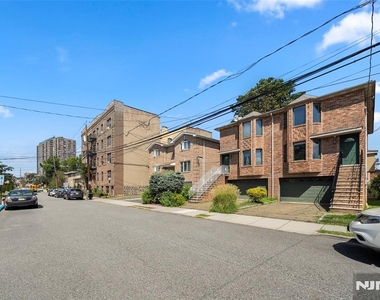 229 Franklin - Photo Thumbnail 26