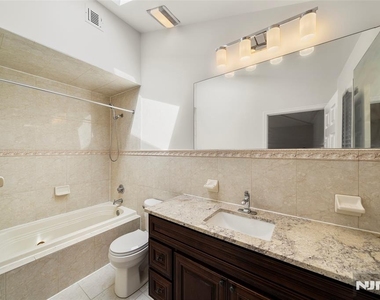 229 Franklin - Photo Thumbnail 15