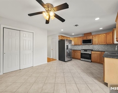 229 Franklin - Photo Thumbnail 9
