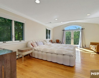 65 Ross - Photo Thumbnail 22
