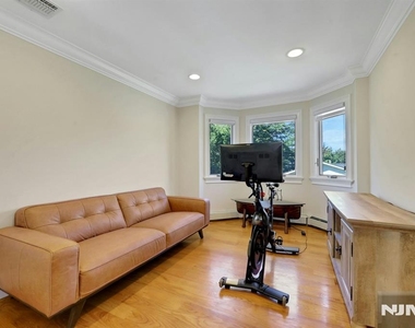 65 Ross - Photo Thumbnail 15
