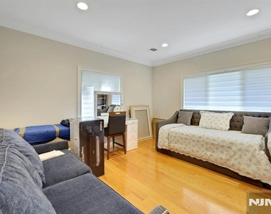 65 Ross - Photo Thumbnail 42