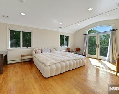 65 Ross - Photo Thumbnail 21